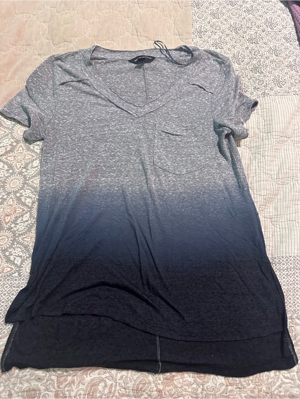 Rock & Republic Ombre V-Neck Short Sleeve Tee in Gray and Navy